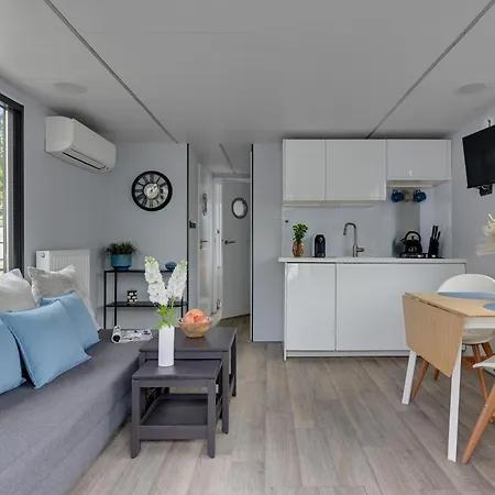 Domy Na Wodzie - La Mare Motlava Houseboats By Downtown Apartments Gdansk Room photo