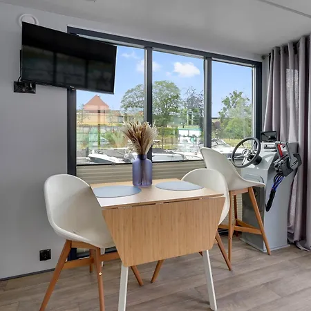 Domy Na Wodzie - La Mare Motlava Houseboats By Downtown Apartments Gdansk Room photo