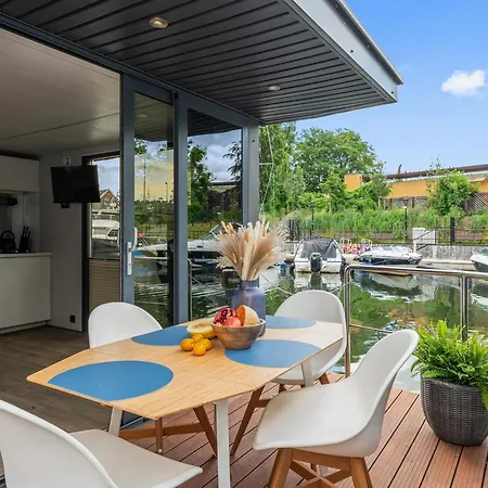 Domy Na Wodzie - La Mare Motlava Houseboats By Downtown Apartments Gdansk Room photo
