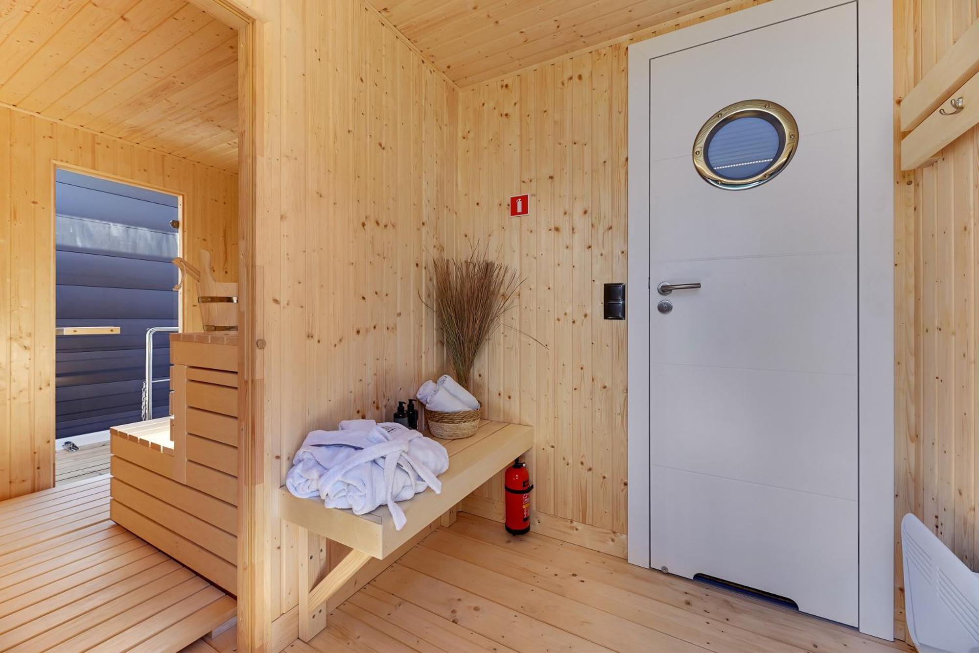 Na Wodzie - La Mare Motlava Houseboats By Downtown
