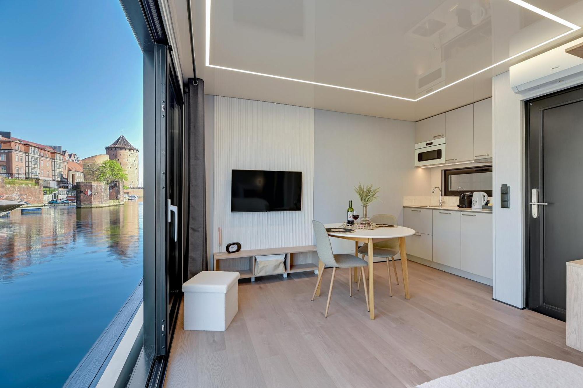 Na Wodzie - La Mare Motlava Houseboats By Downtown